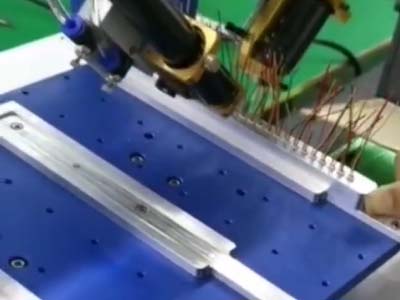 萬騰雙頭UV膠點膠機演示視頻