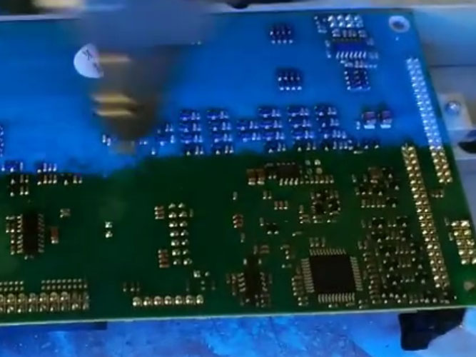 化學(xué)劑UV膠水會腐蝕電子元器件嗎？