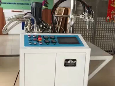 側邊自帶工作臺面的半自動灌